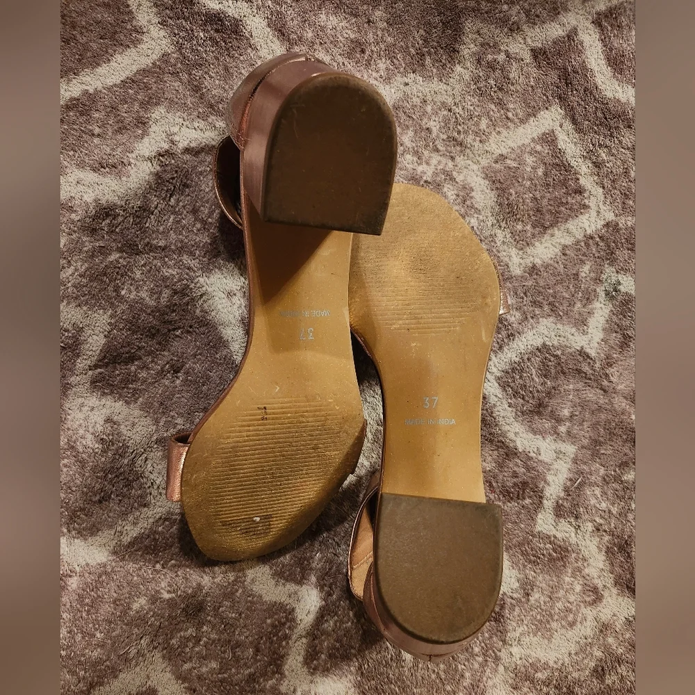 Carvela Kurt Geiger Rose Gold 2.5 Inch Strappy Block Heels Buckle Closure Sz 37 - Picture 10 of 11